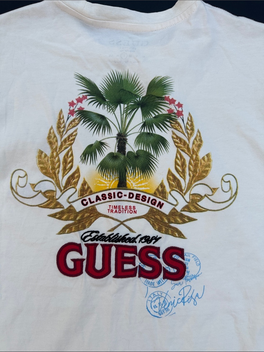New GUESS White Short-Sleeve Tee with Tropical Crest Graphic SZ L - Picture 1 of 9